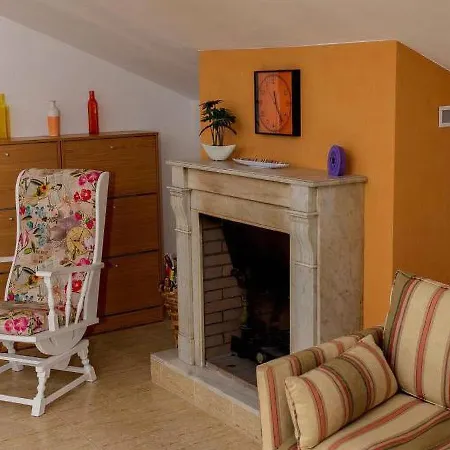 Enticing Holiday In Cutiellos With Garden Prázdninový dům